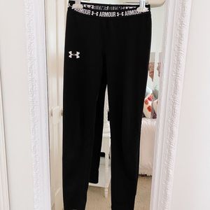 Under Armour black leggings